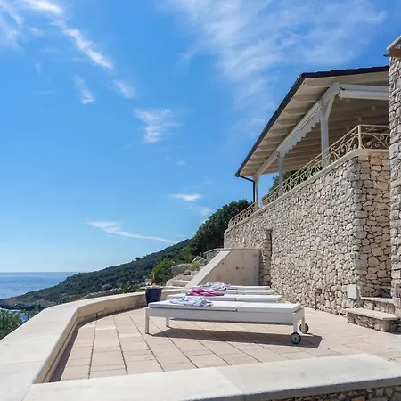Paradisio Villa *